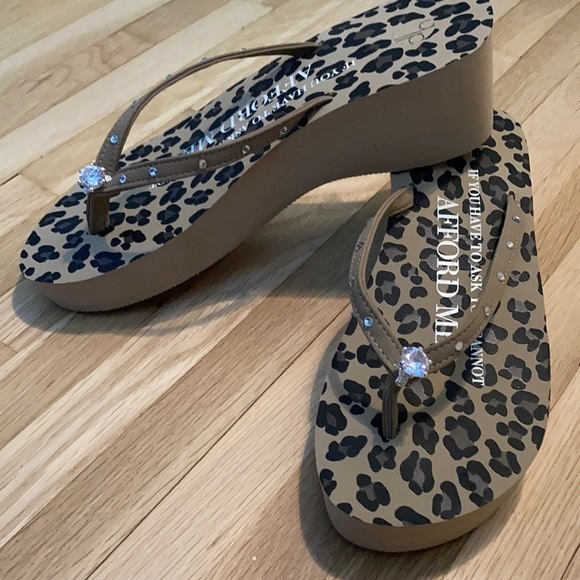 NWOT Girl Two Doors Down Leopard‎ Platform Flipflop Animal Print Sandals - Picture 3 of 5